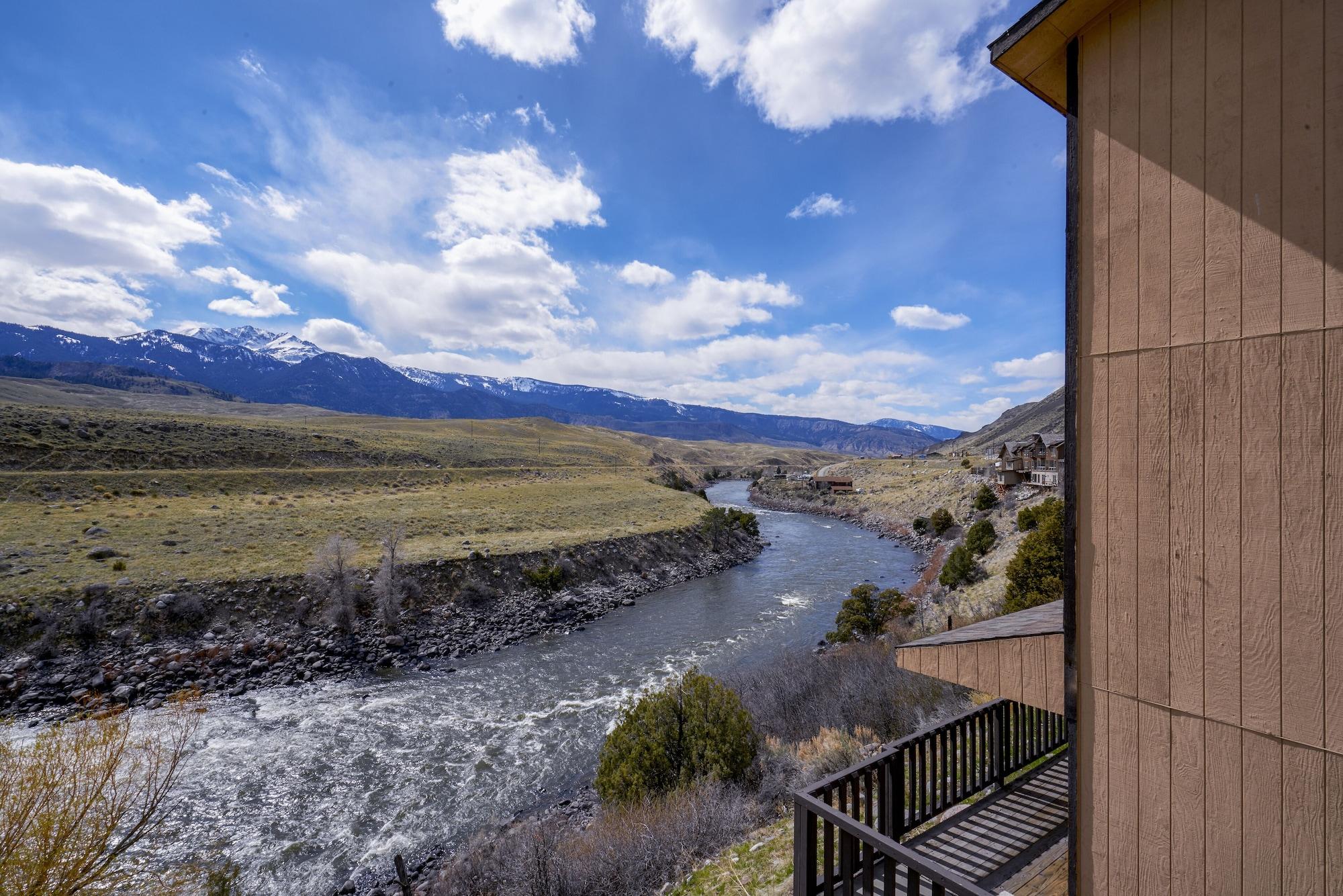 The Ridgeline Hotel At Yellowstone, Ascend Hotel Collection Gardiner Exterior foto